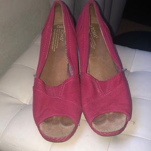 Toms fuchsia wedge size 8.5